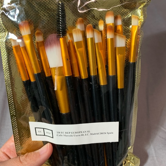 20 makeup brushes - Picture 2 of 3